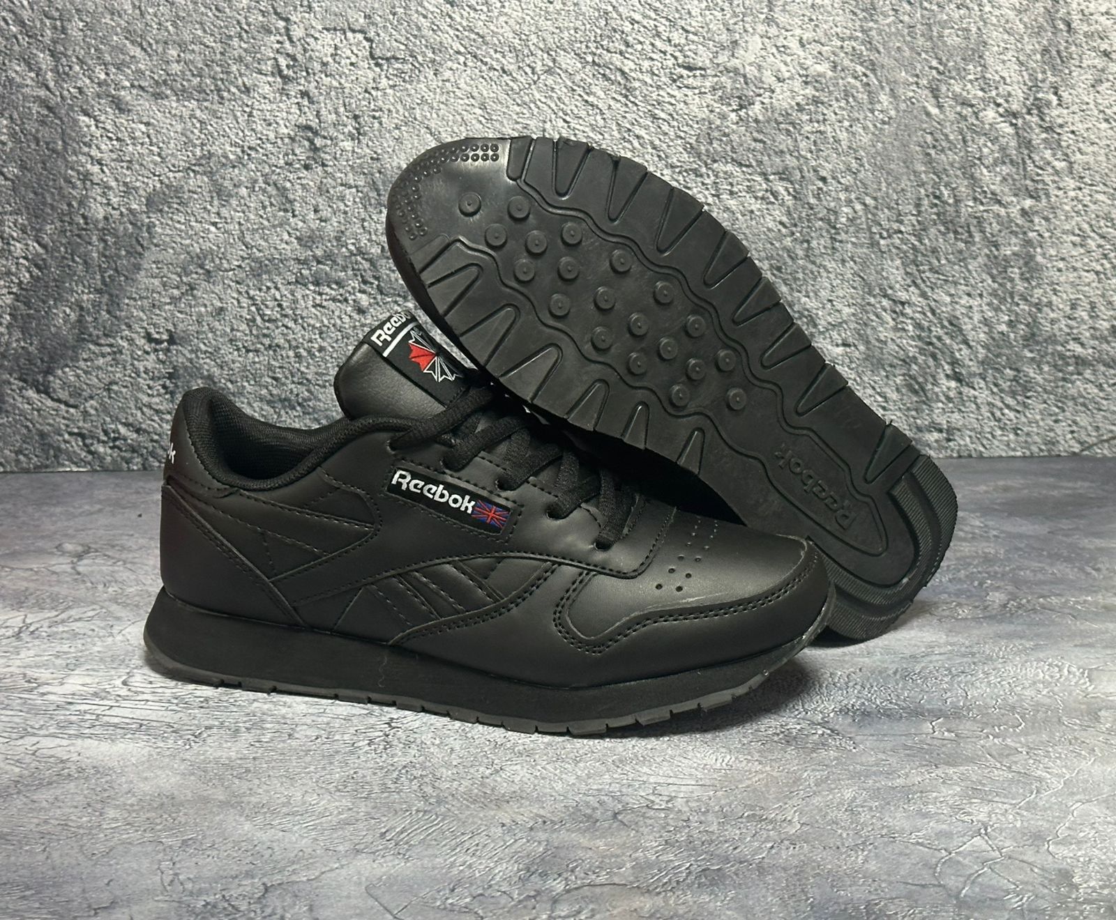 фото Женские черные кроссовки Reebok 779712 оптом на лето для мужчин