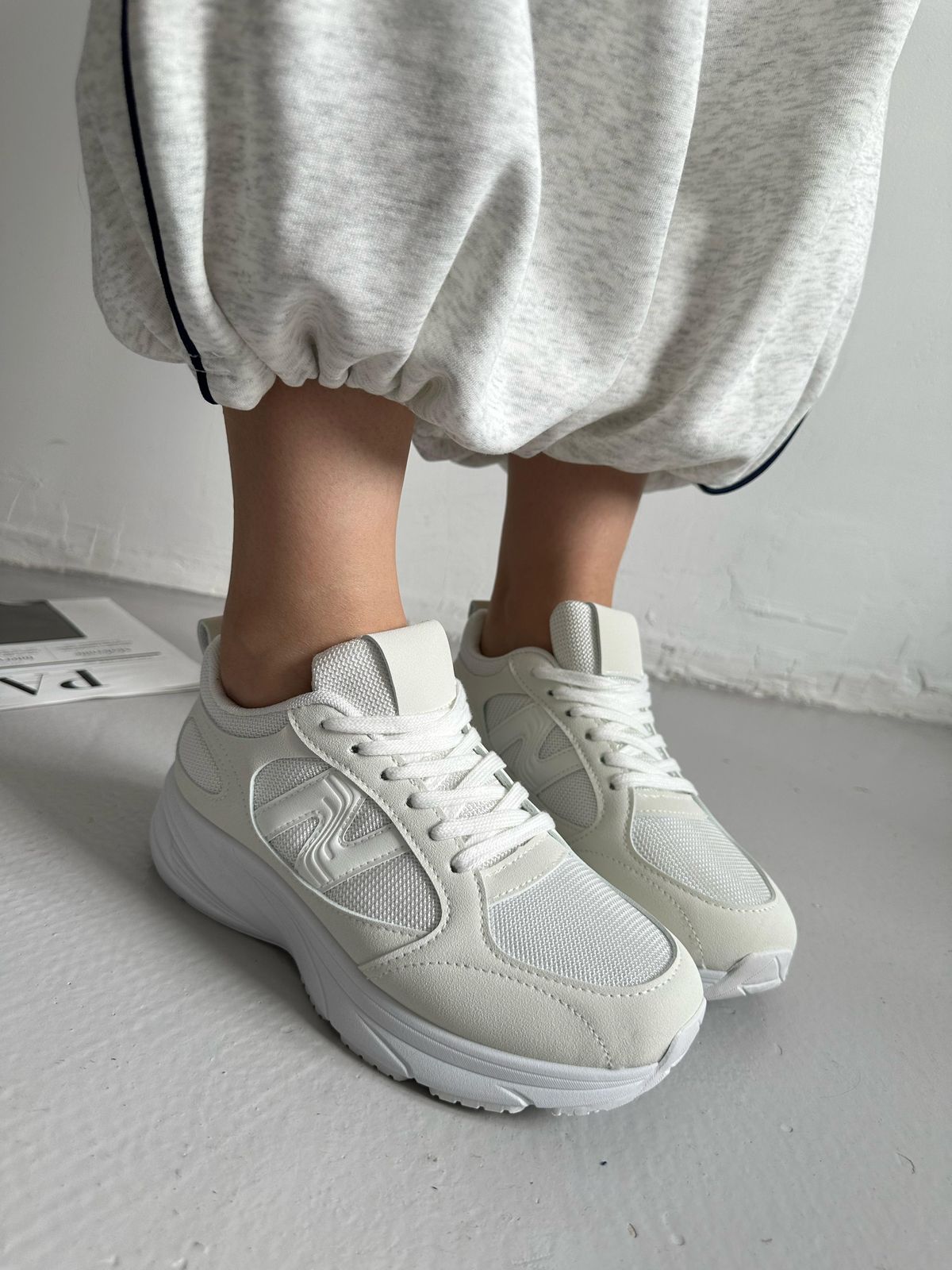 фото весенние женские кроссовки оптом