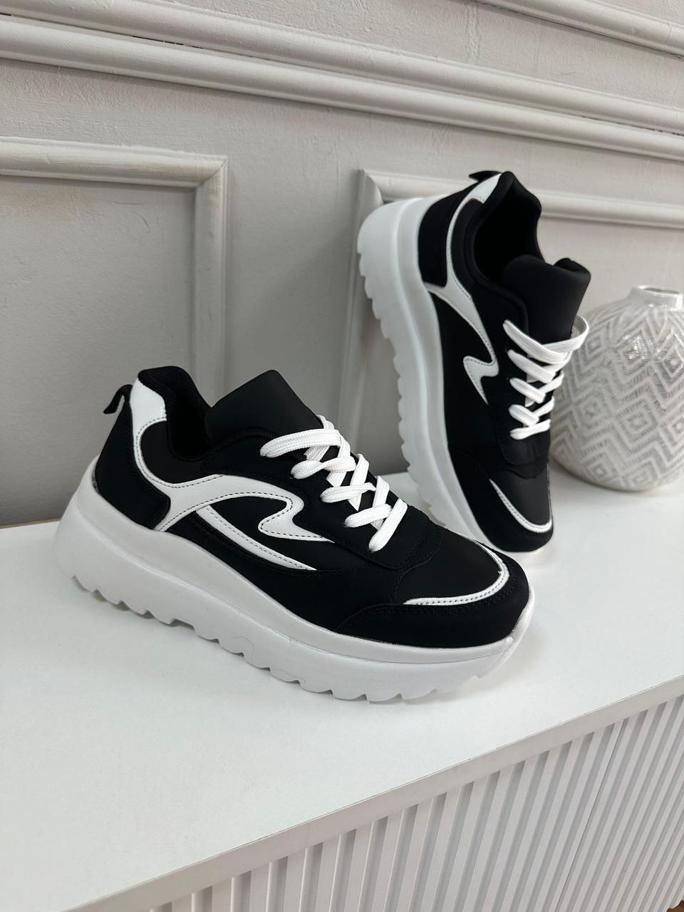 фото весенние женские кроссовки оптом