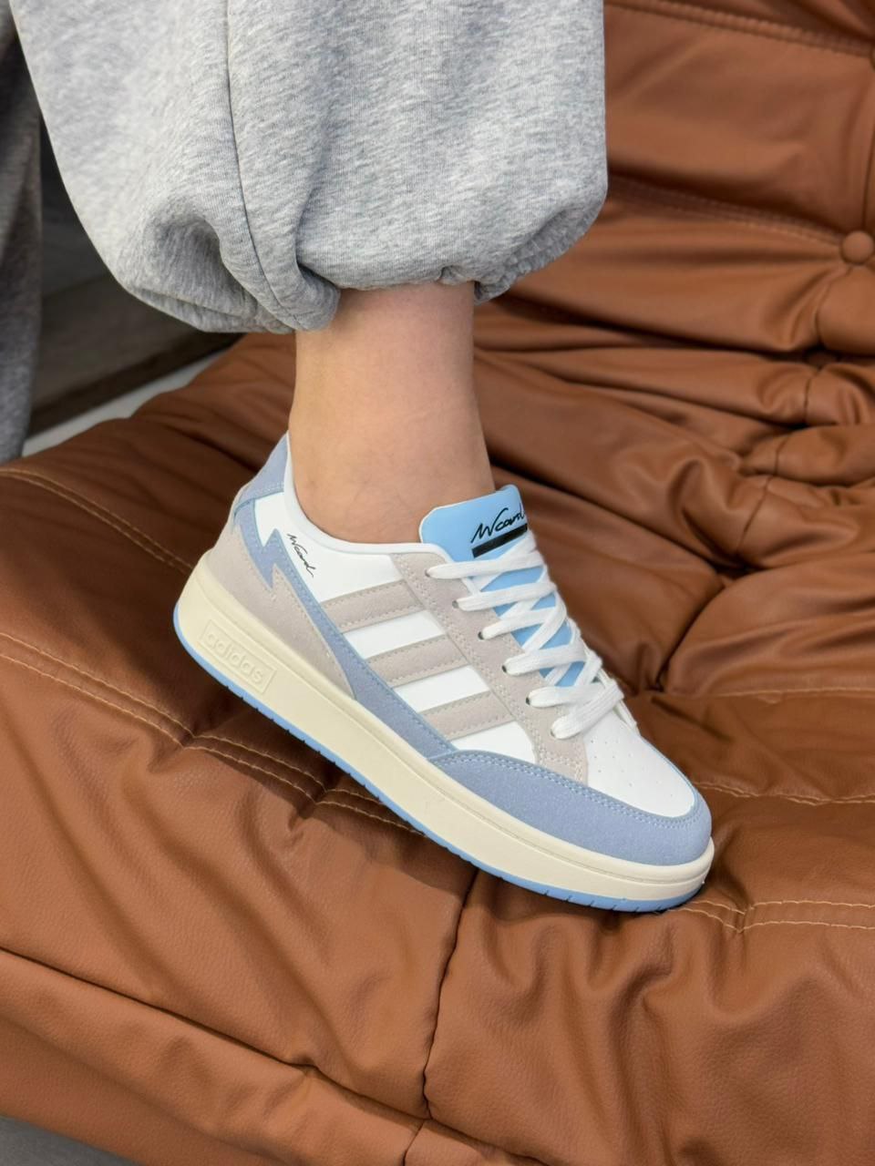 фото весенние женские кроссовки оптом