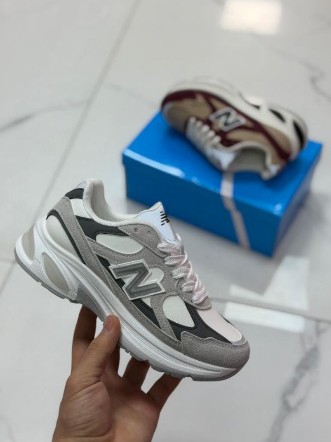 фото весенние женские кроссовки оптом