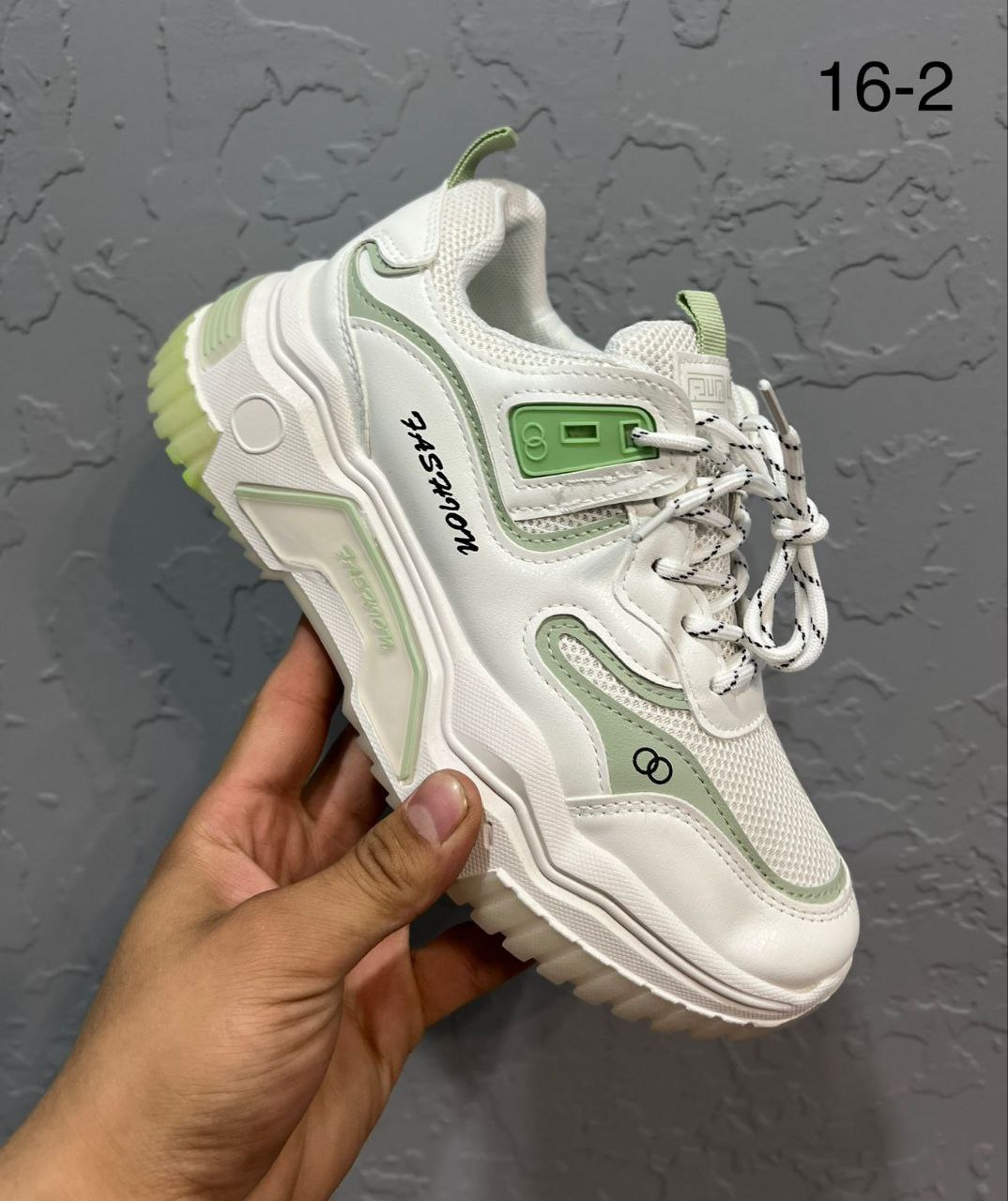 фото весенние женские кроссовки оптом