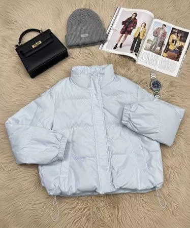картинка Лёгкая пуховая куртка пастельно-голубого цвета от магазина Одежда+