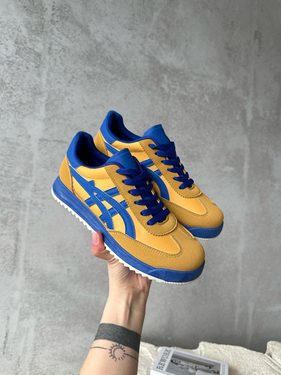 фото весенние женские кроссовки оптом