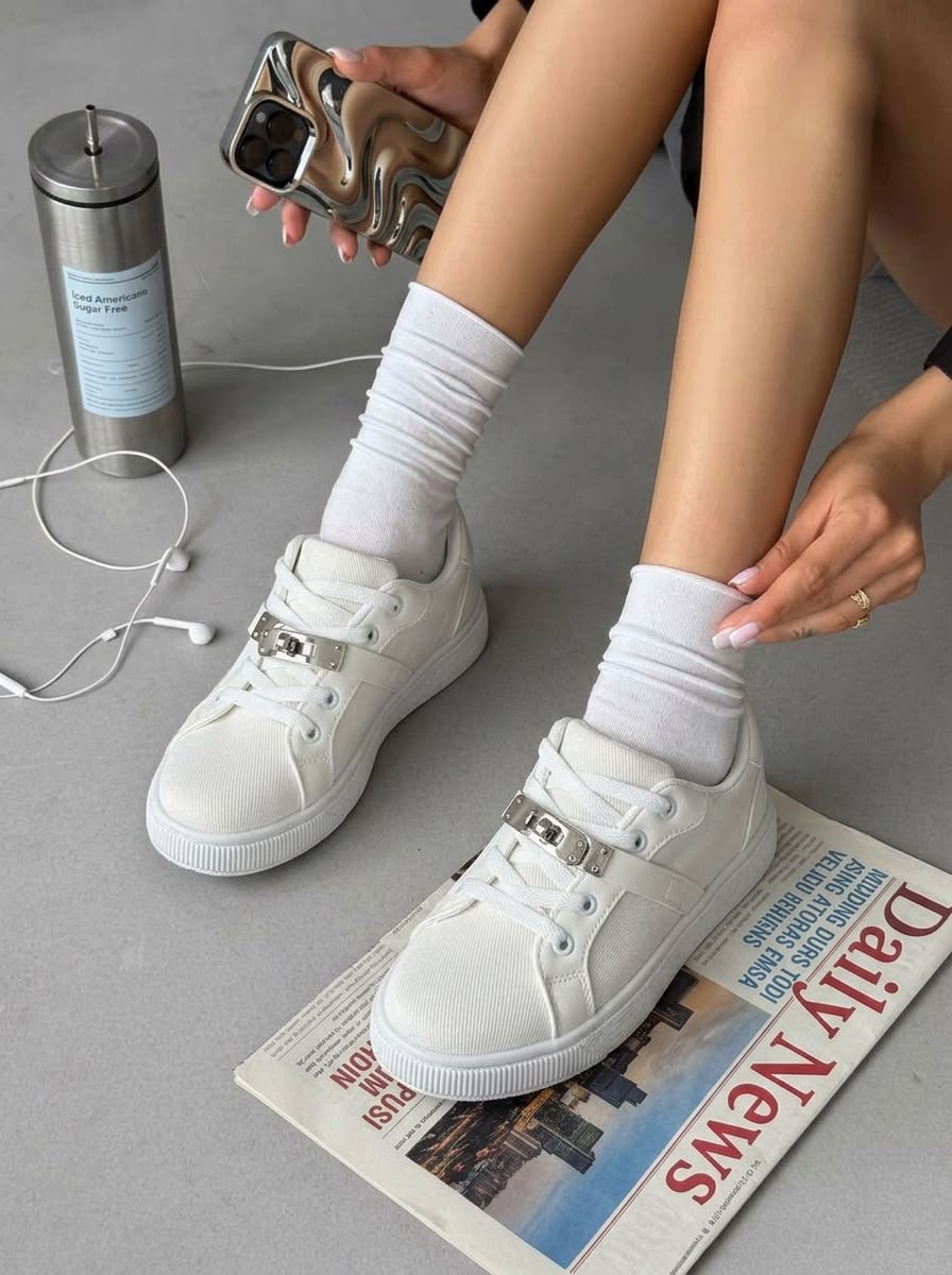 фото женские белые sneakers 171589 оптом