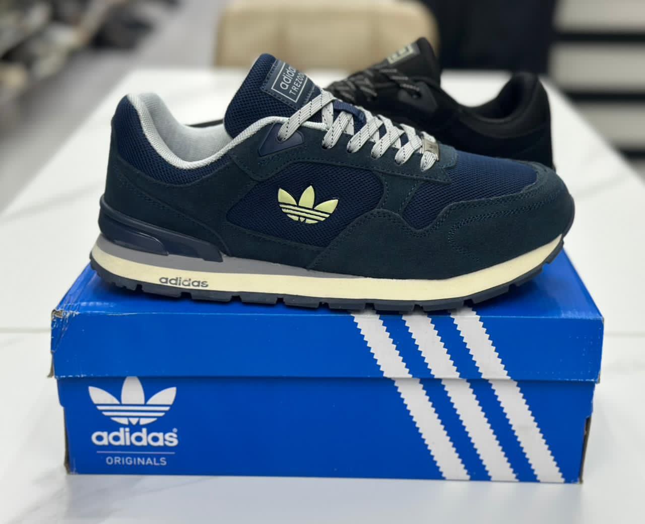 фото весенние мужские кроссовки оптом с доставкой