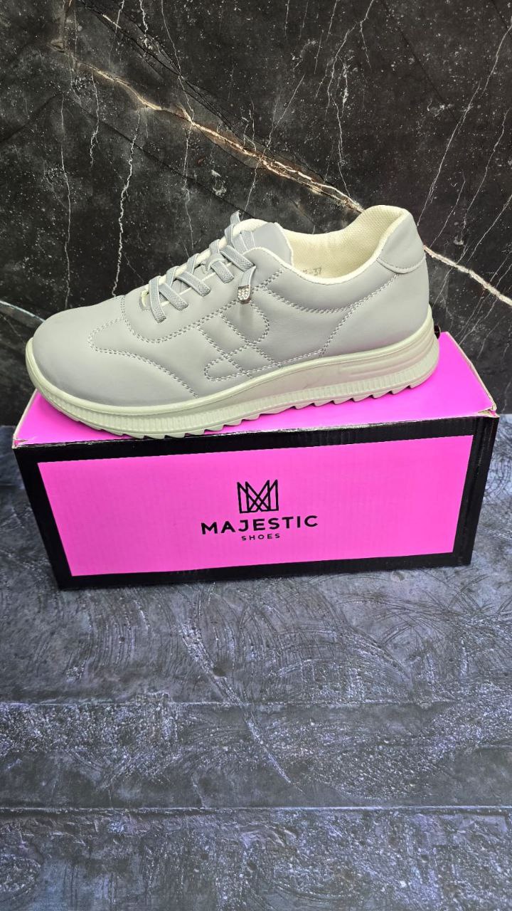 фото весенние женские кроссовки оптом