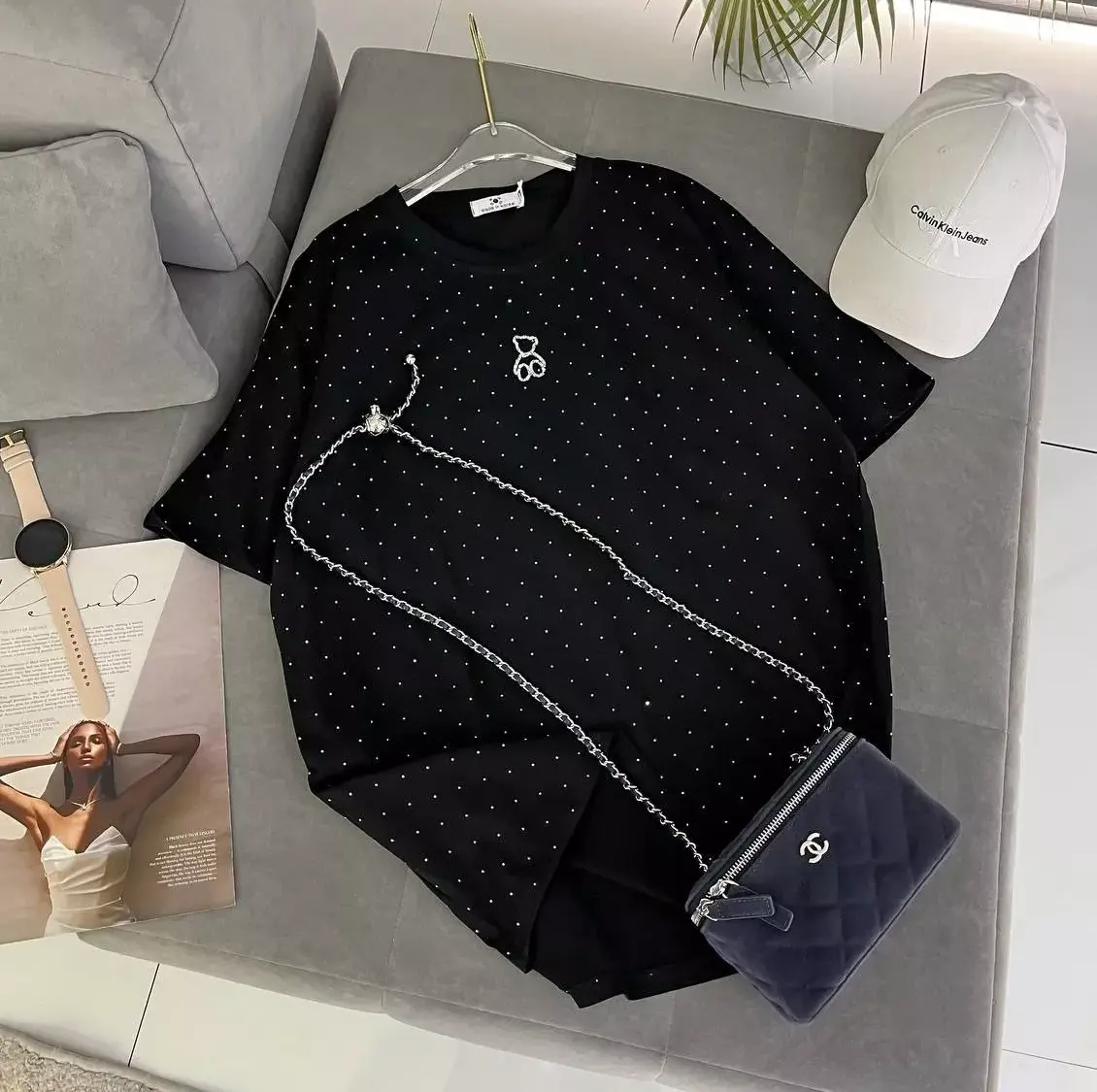 картинка Футболка оверсайз со стразами от магазина Одежда+