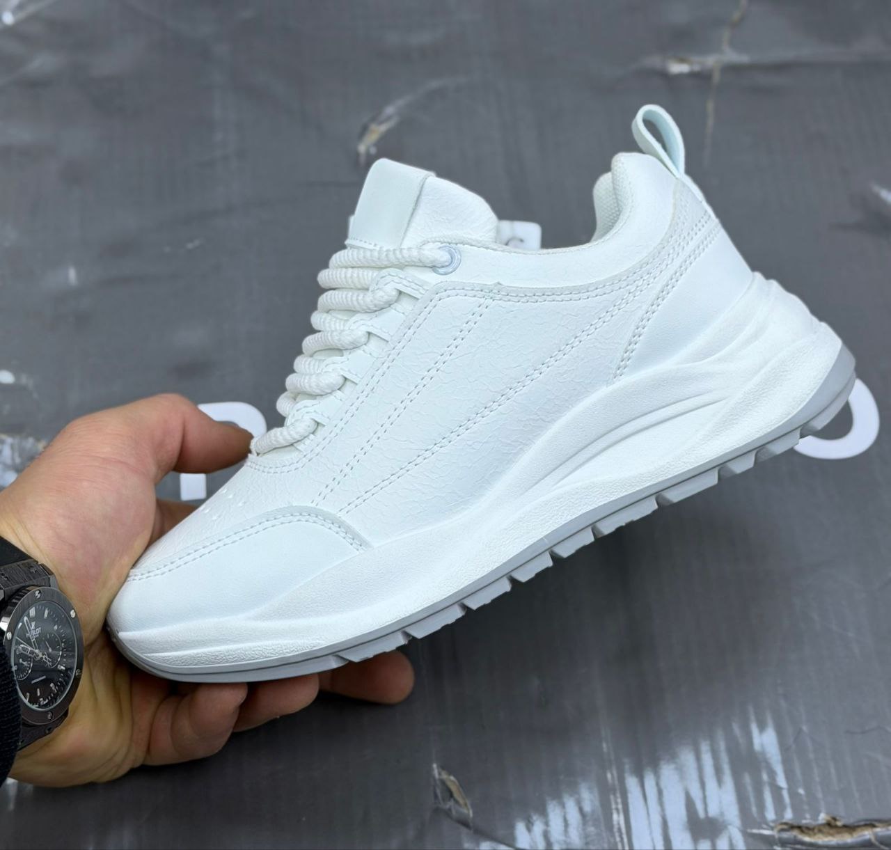 фото весенние женские кроссовки оптом