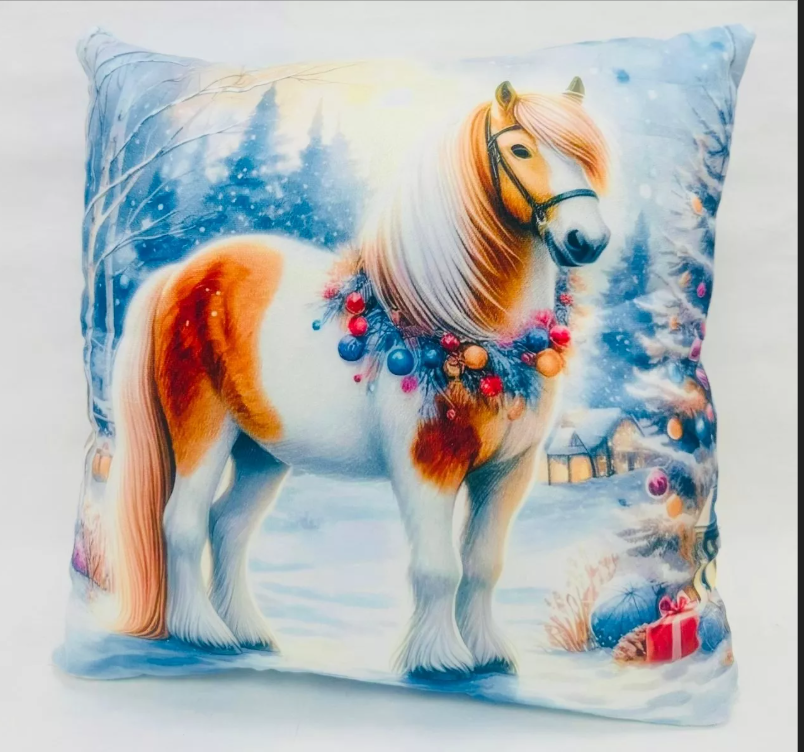 картинка Декоративная подушка  "Лошадь" символ года 45*45 см от магазина Одежда+