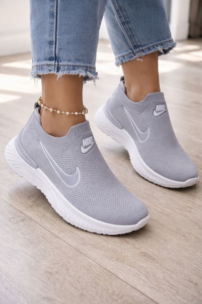 фото весенние женские кроссовки оптом