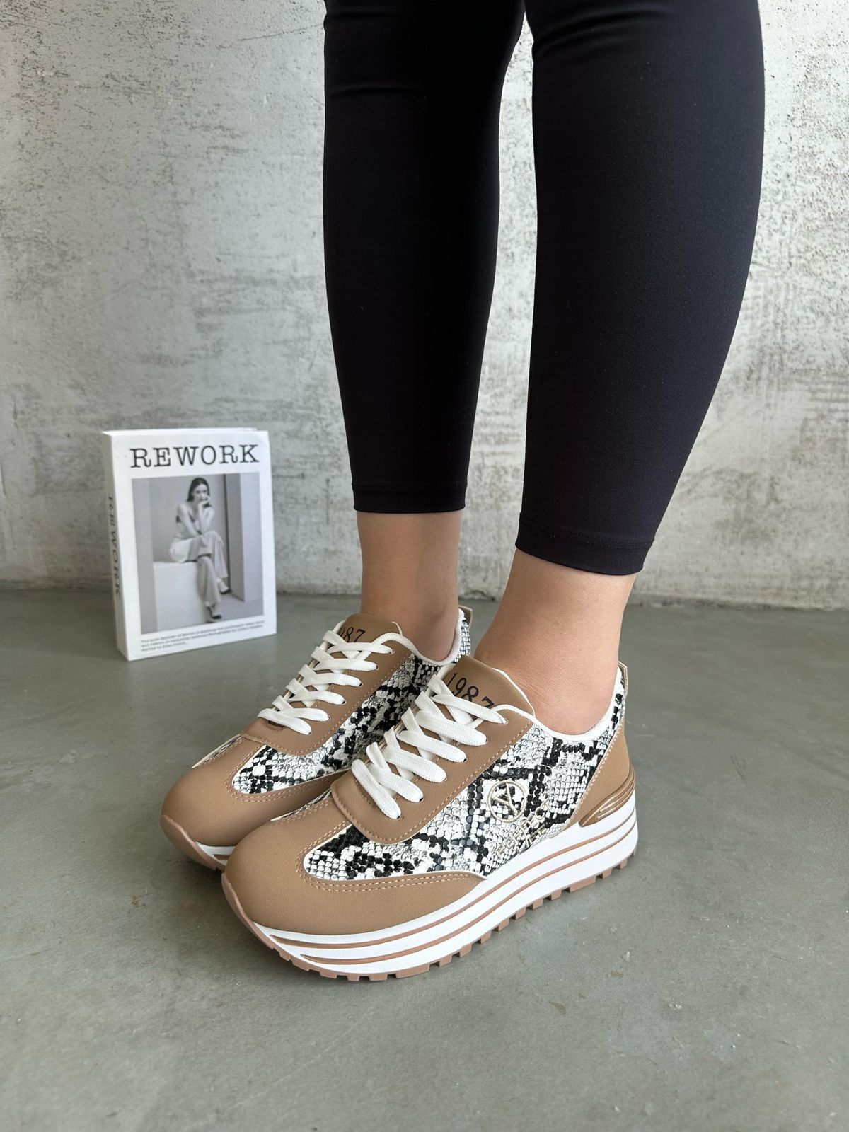 фото весенние женские кроссовки оптом