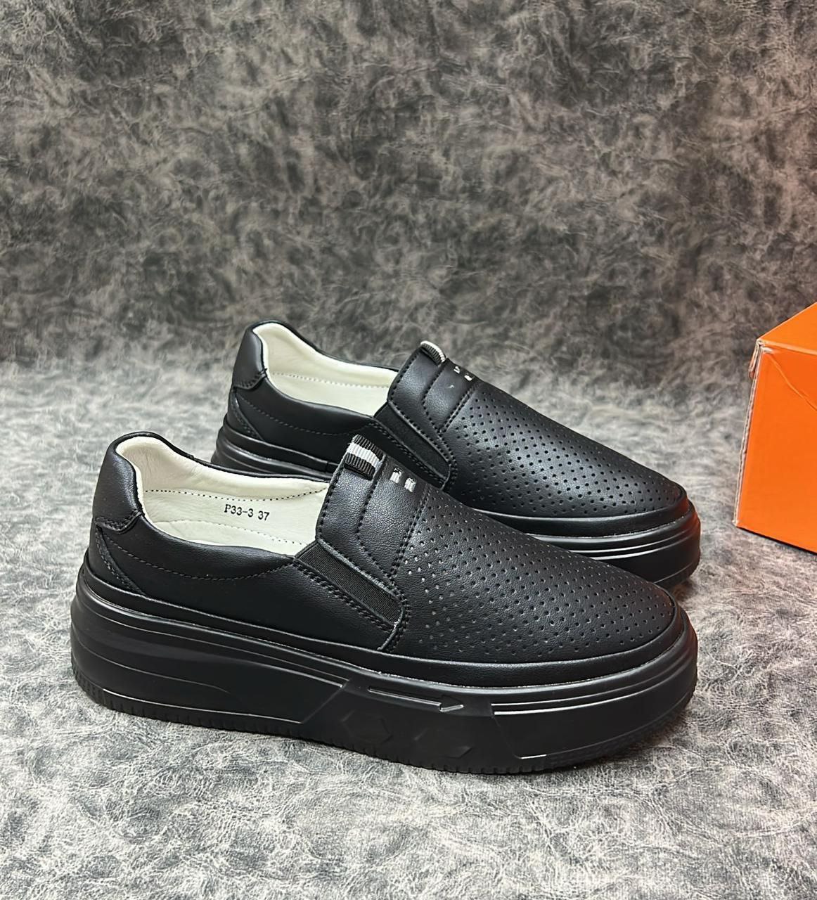 фото весенние женские кроссовки оптом