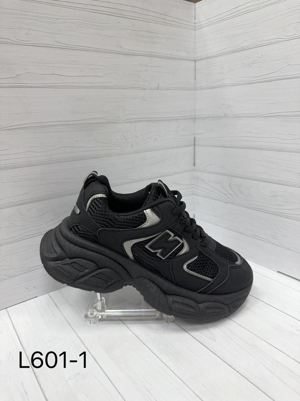 фото весенние женские кроссовки оптом